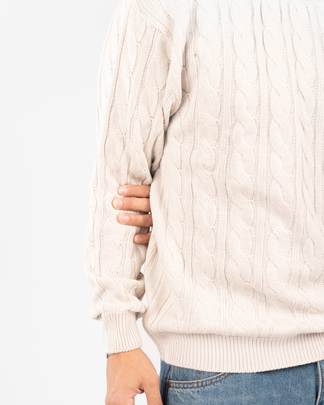 سترة رجالية مضفرة برقبة دائرية