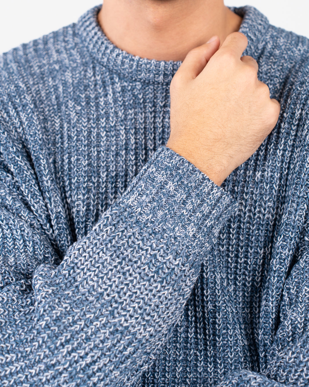 سترة رجالية محبوكة برقبة دائرية