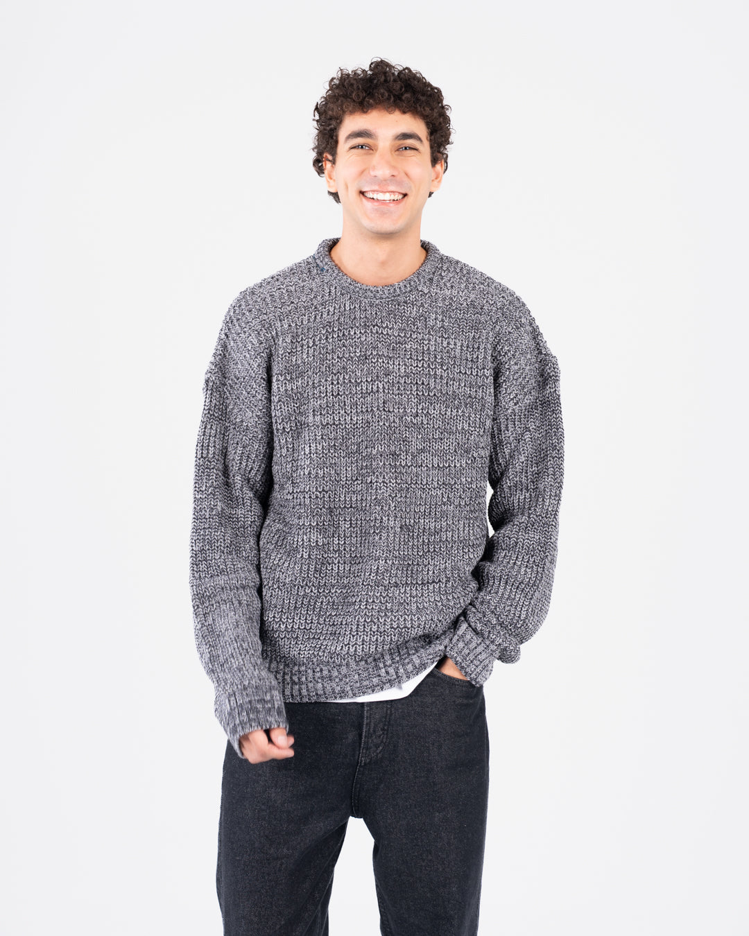 سترة رجالية محبوكة برقبة دائرية