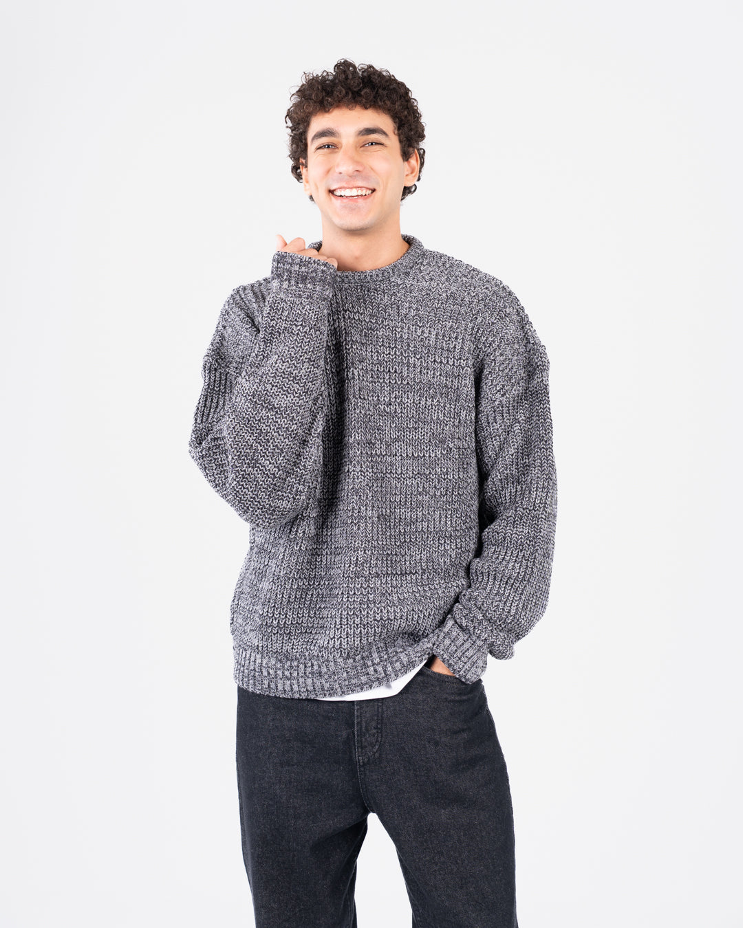 سترة رجالية محبوكة برقبة دائرية