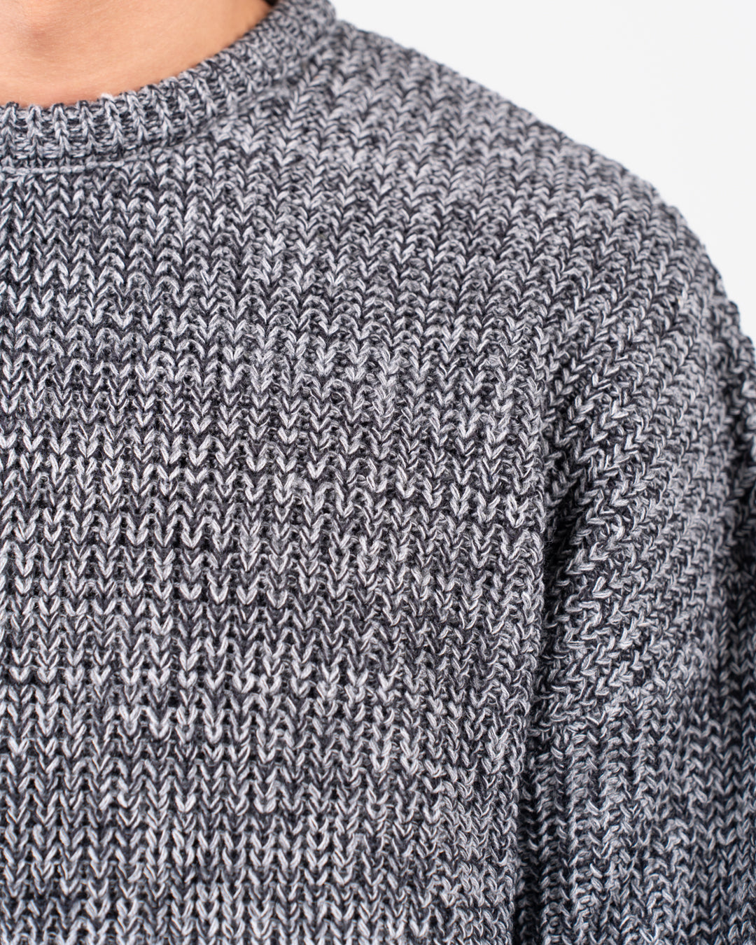 سترة رجالية محبوكة برقبة دائرية