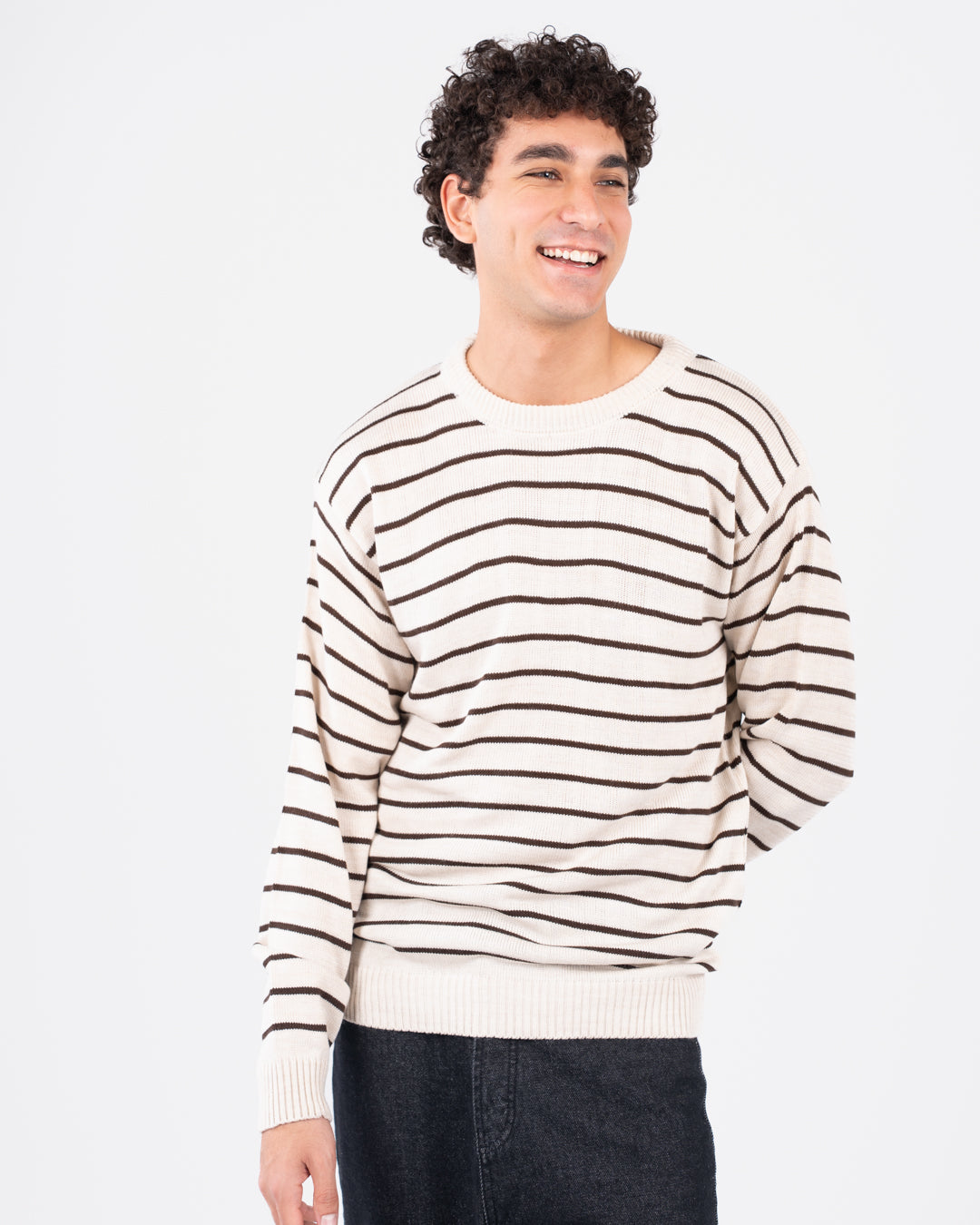 سترة رجالية مخططة برقبة دائرية