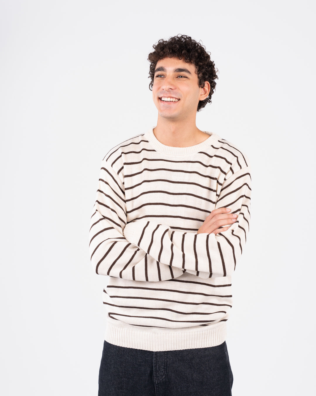 سترة رجالية مخططة برقبة دائرية