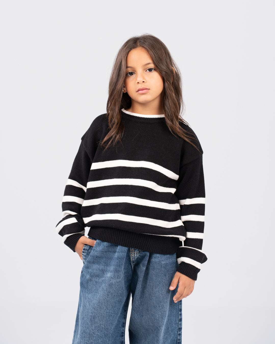 بلوفر مخطط للفتيات برقبة دائرية