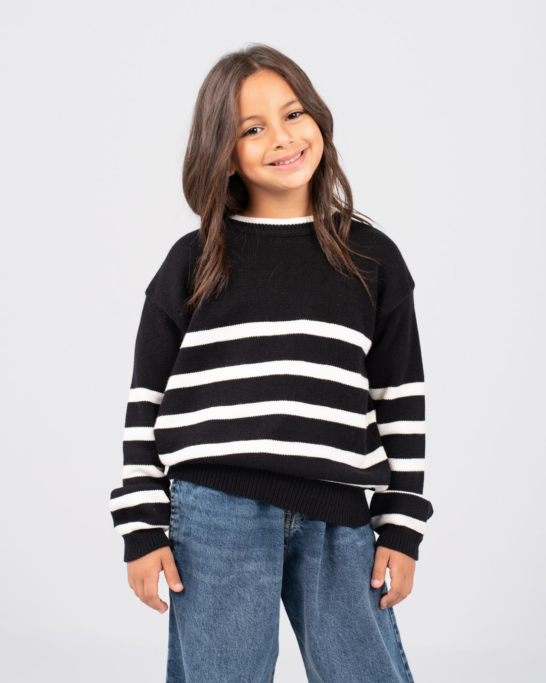 بلوفر مخطط للفتيات برقبة دائرية