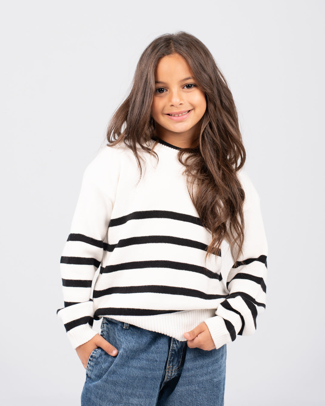 بلوفر مخطط للفتيات برقبة دائرية