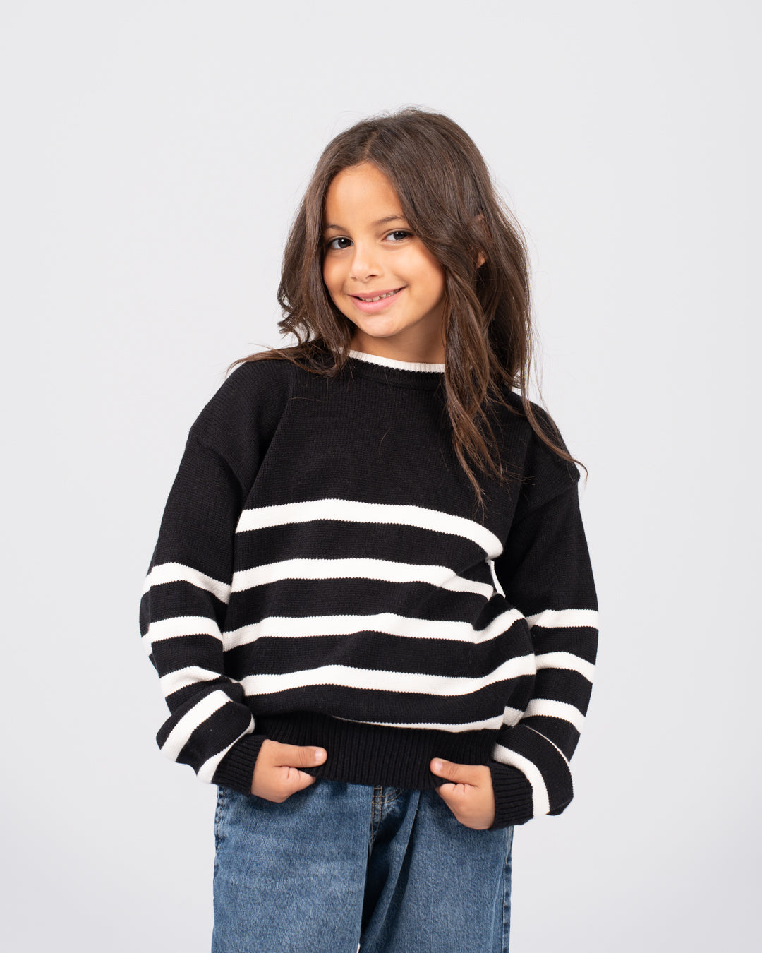 بلوفر مخطط للفتيات برقبة دائرية