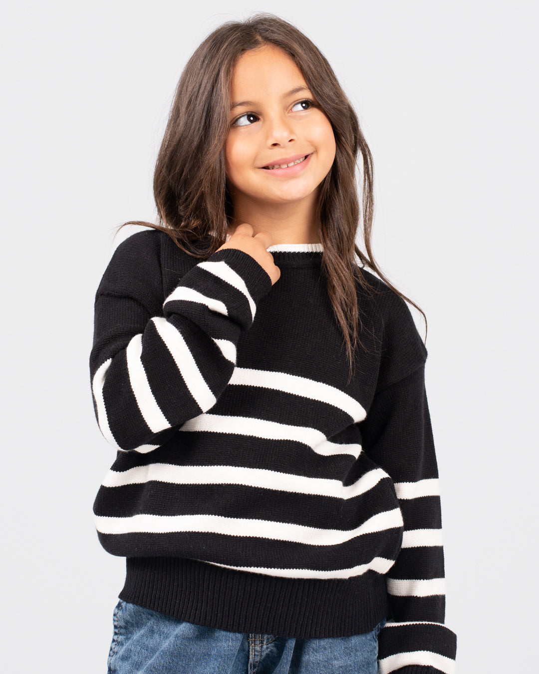 بلوفر مخطط للفتيات برقبة دائرية