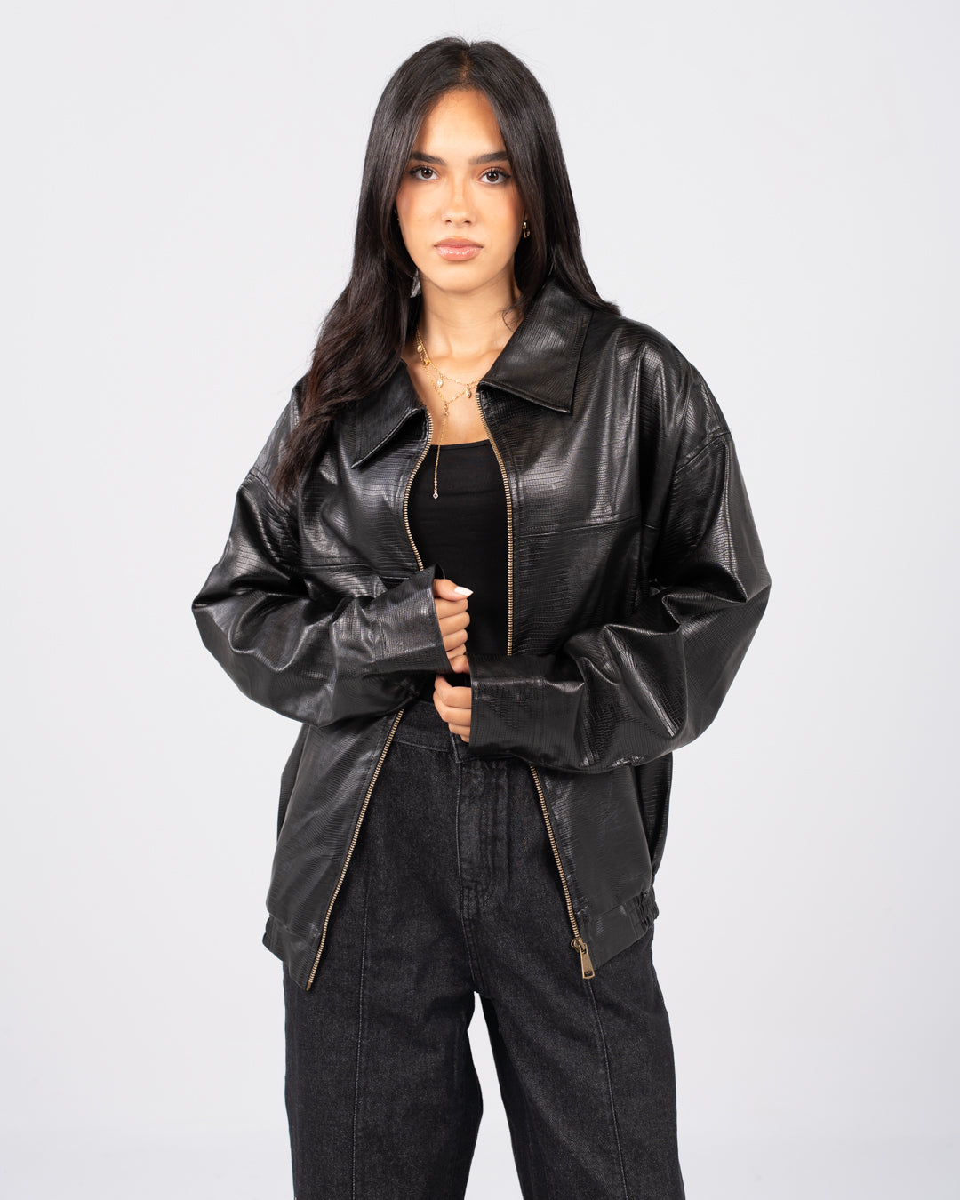 سترة جلدية نسائية