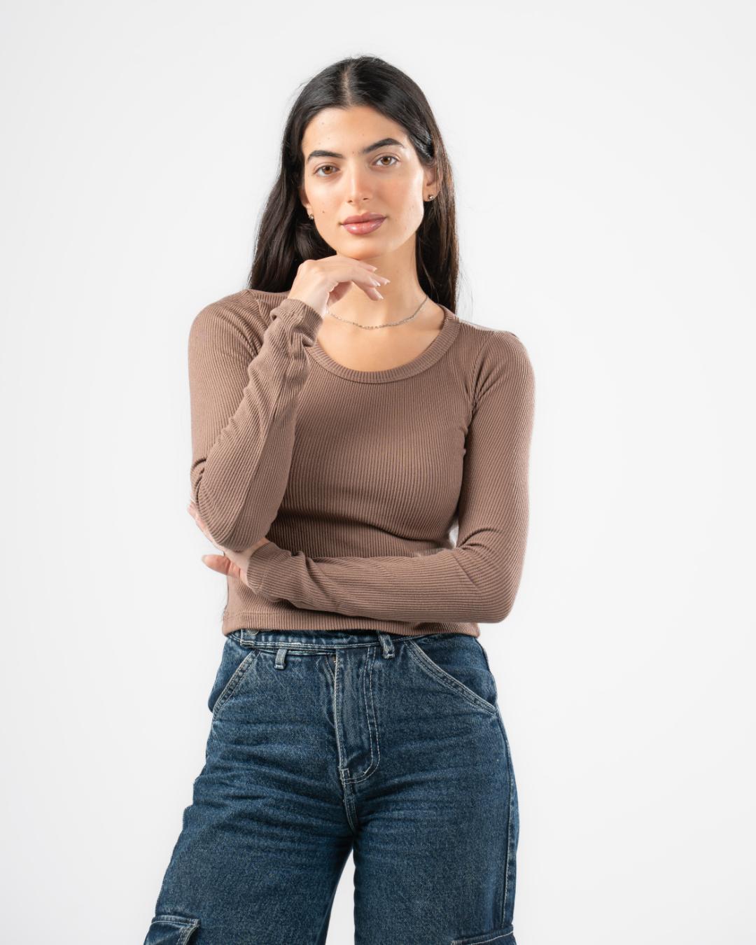 توب حريمي بأكمام طويلة