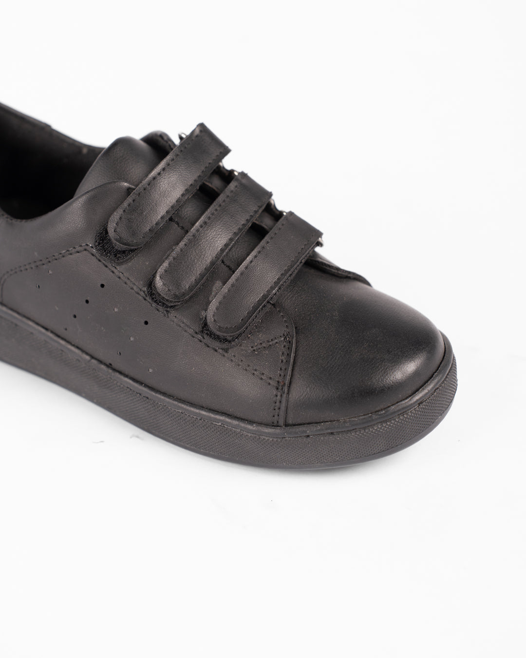 جزمة سوداء ولادي