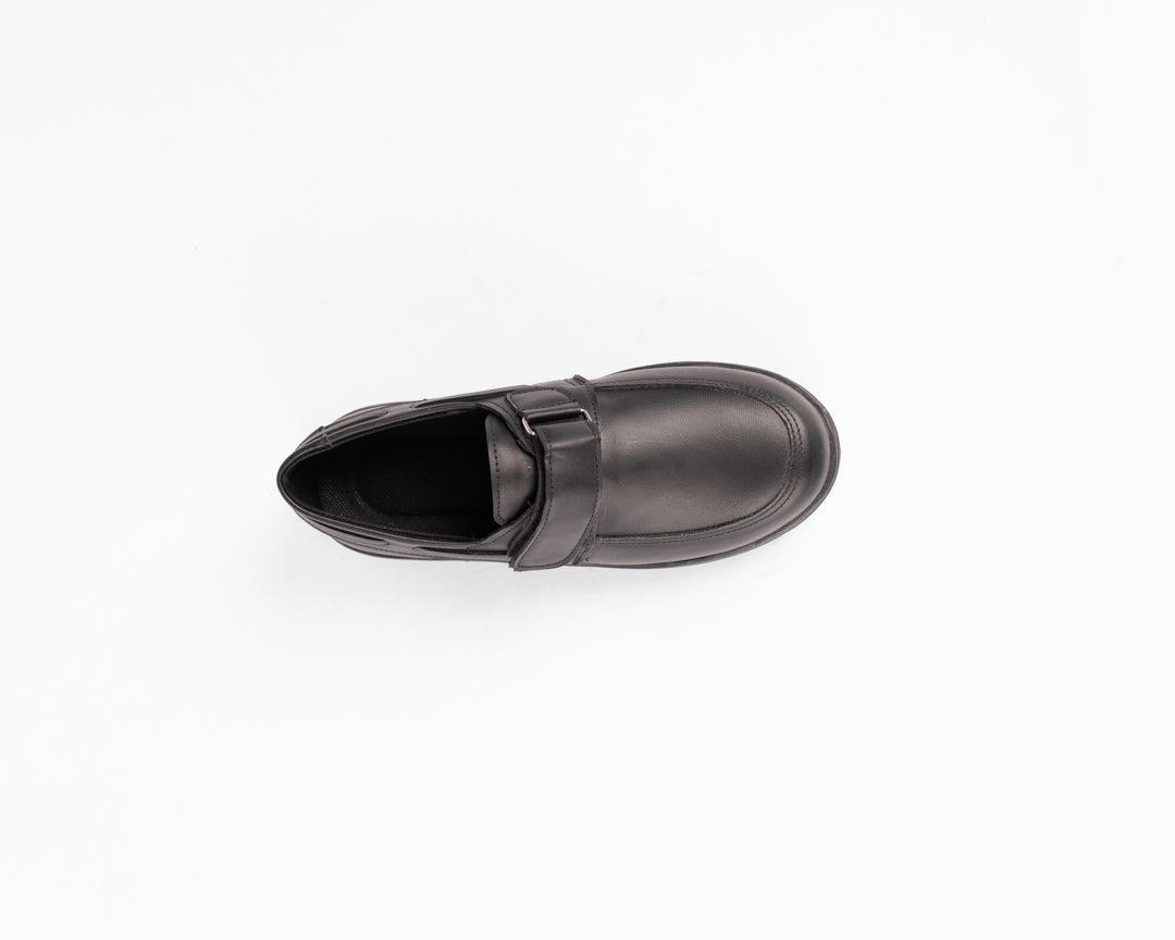 حذاء أولادي رياضي