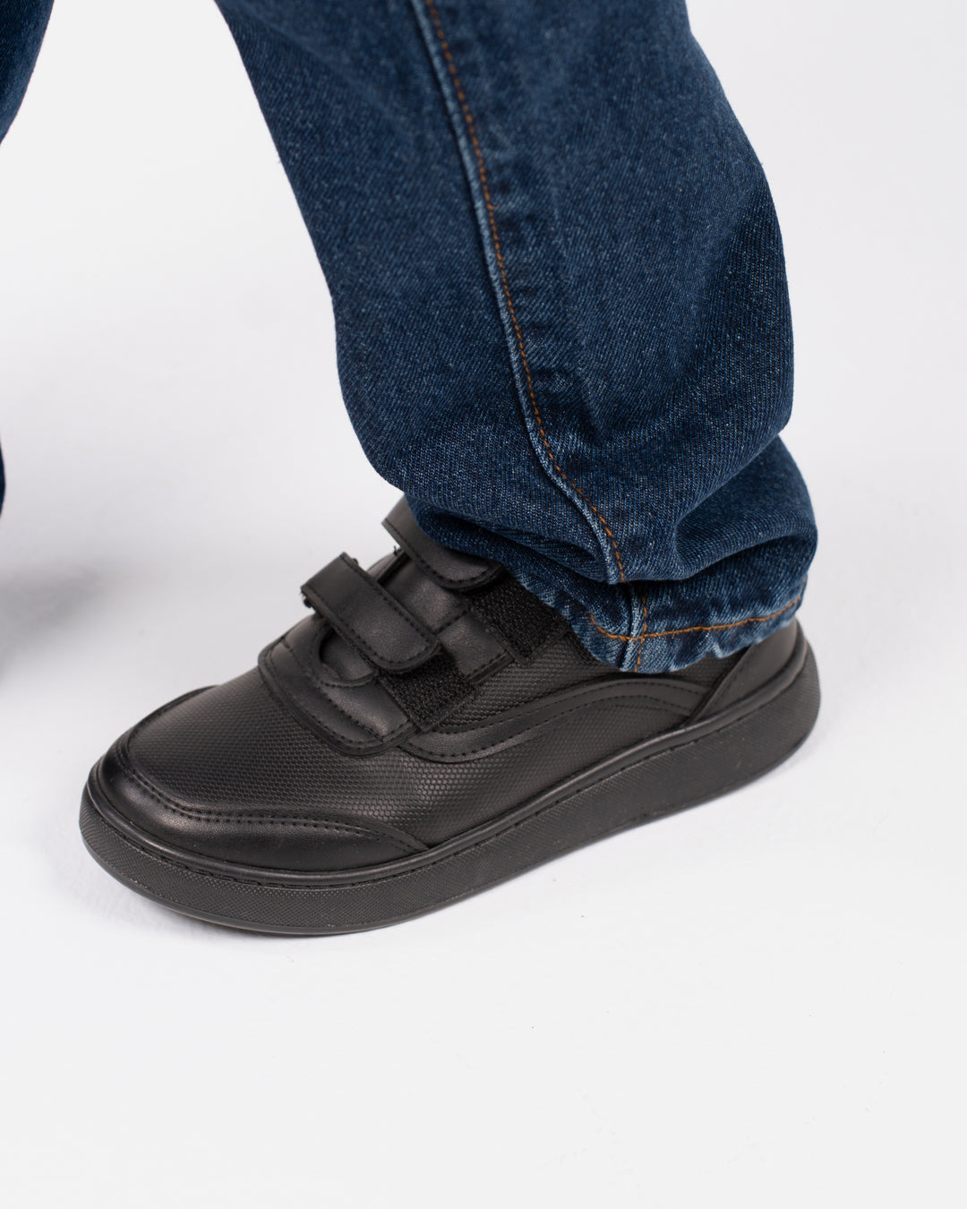 حذاء أولادي رياضي