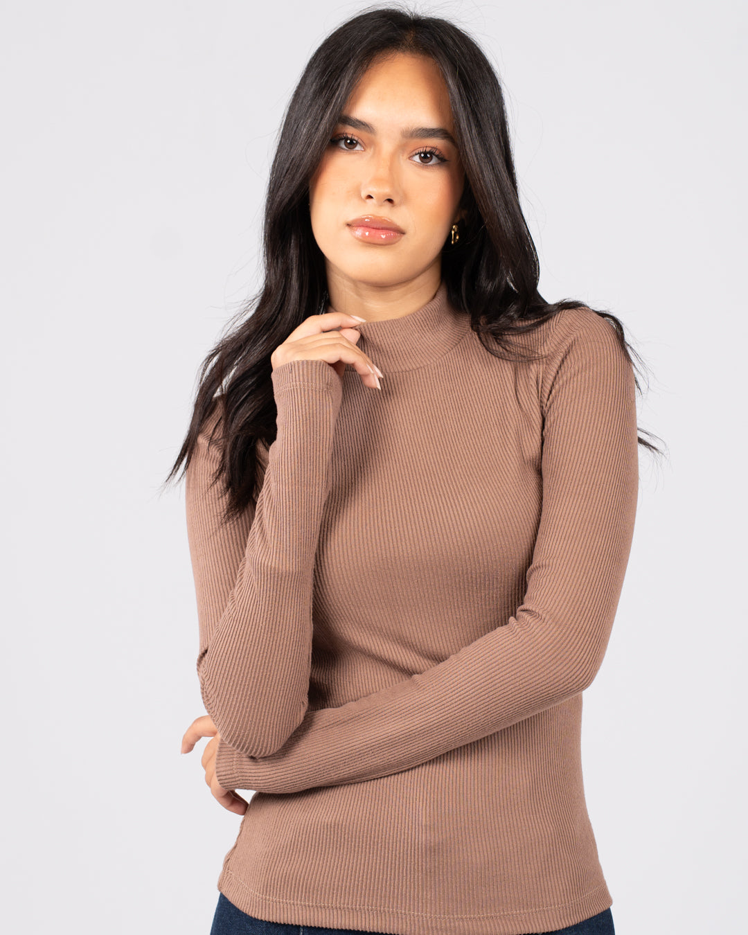 بلوفر برقبة عالية