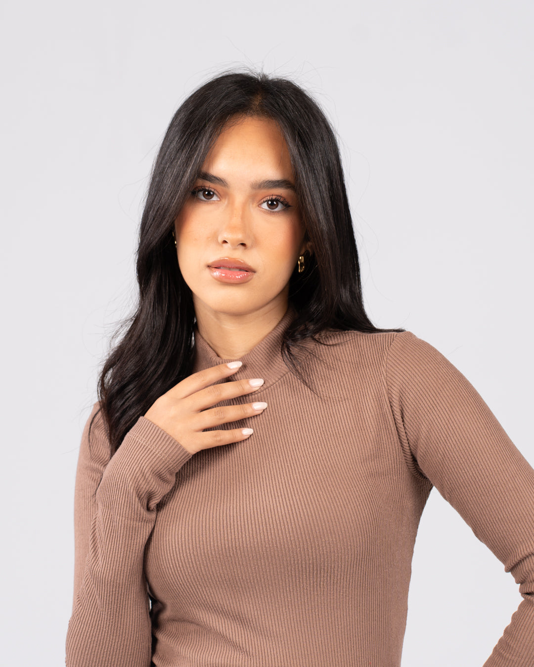 بلوفر برقبة عالية