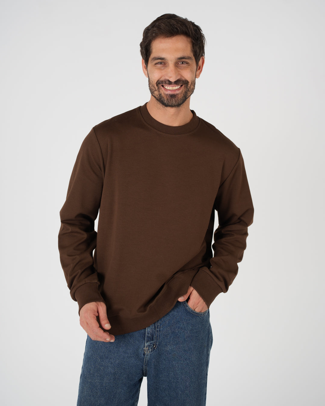 سويتر سادة برقبة دائرية