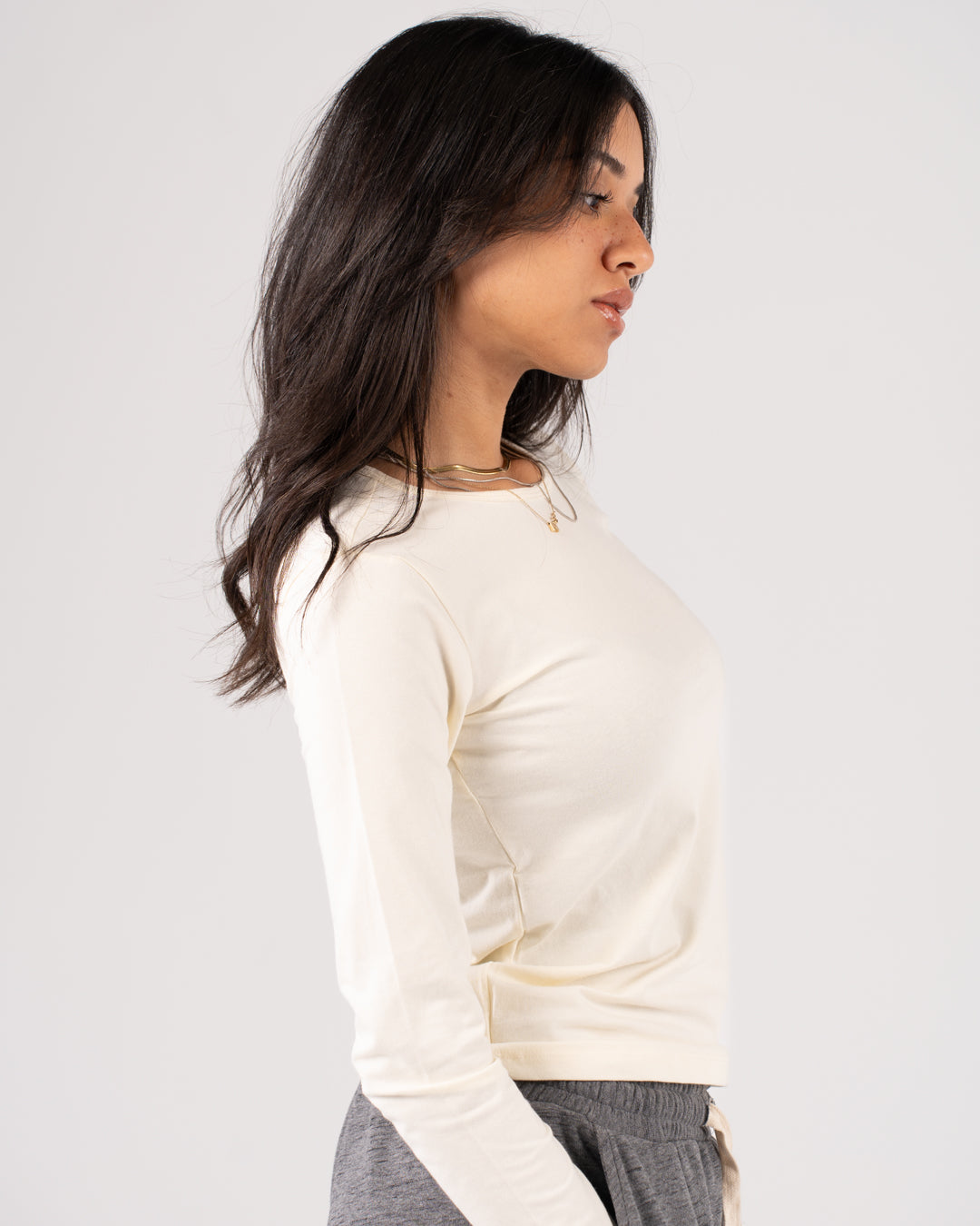 بلوزة نسائية سادة