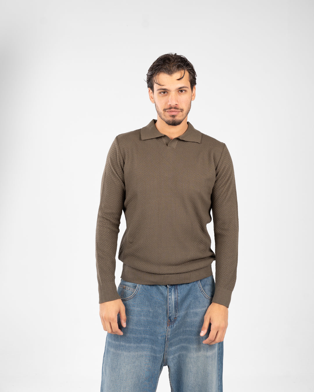 بلوفر رجالي أساسي بياقة