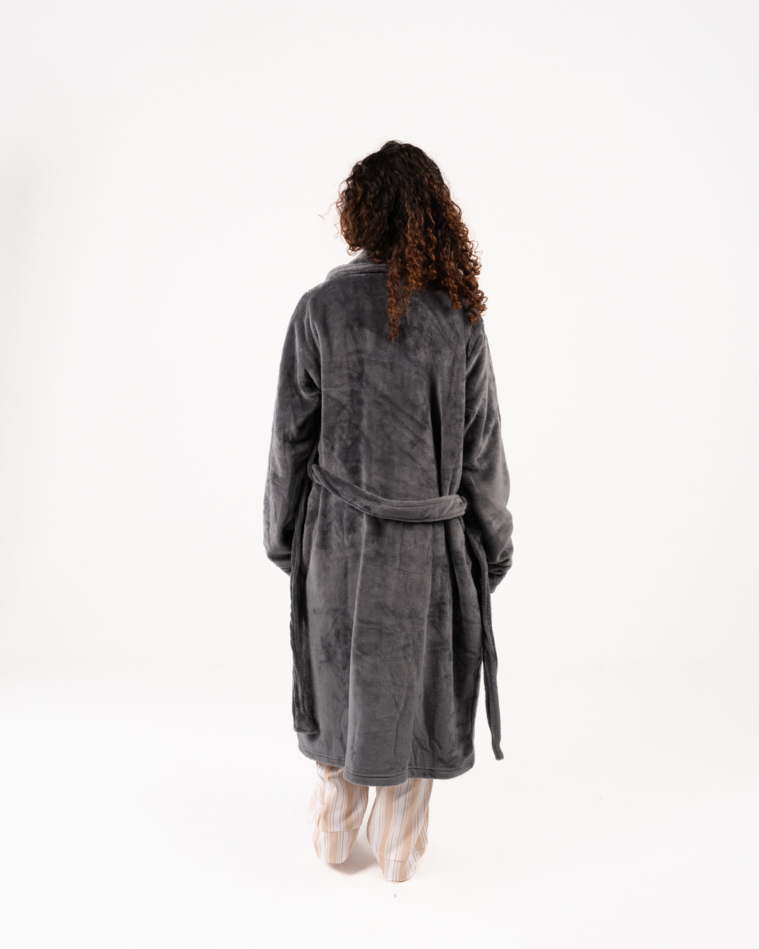 رداء نسائي طويل من الفرو