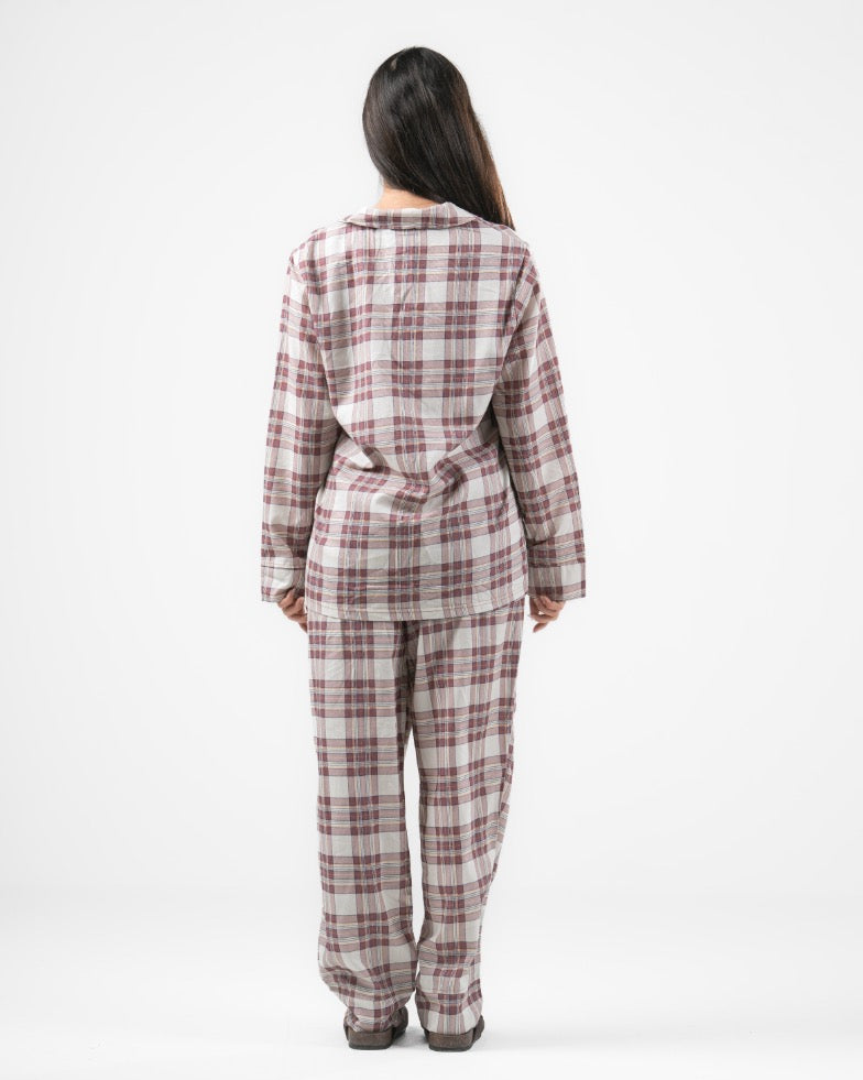 بيجامة كاروهات