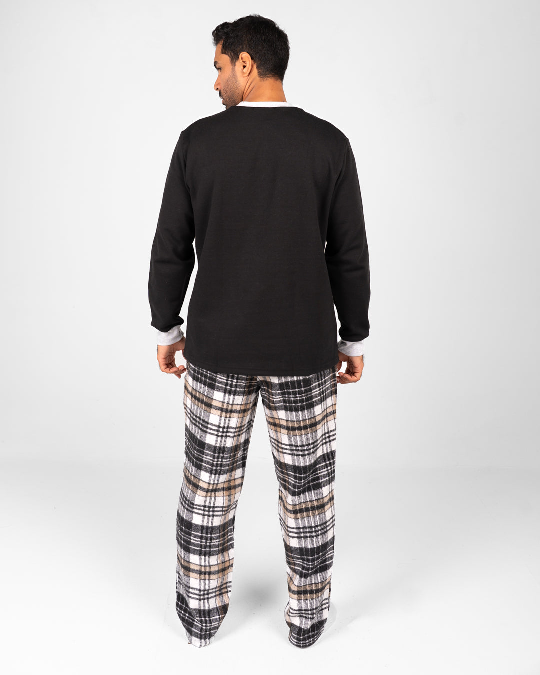 بيجامات رجالية منقوشة