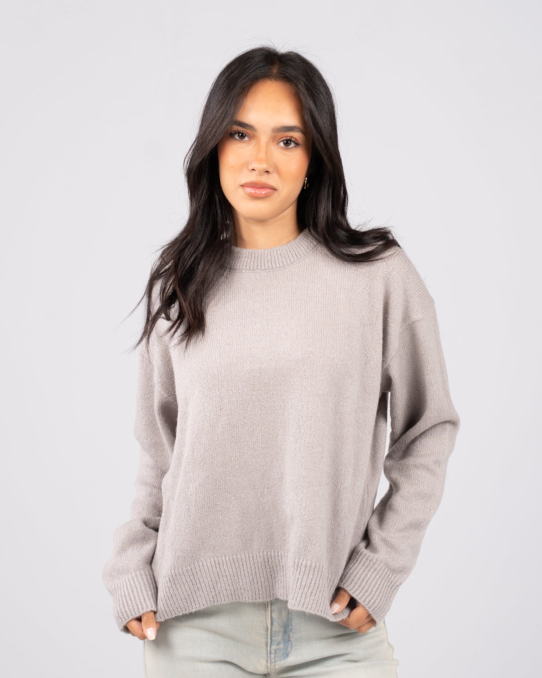 بلوفر نسائي أساسي