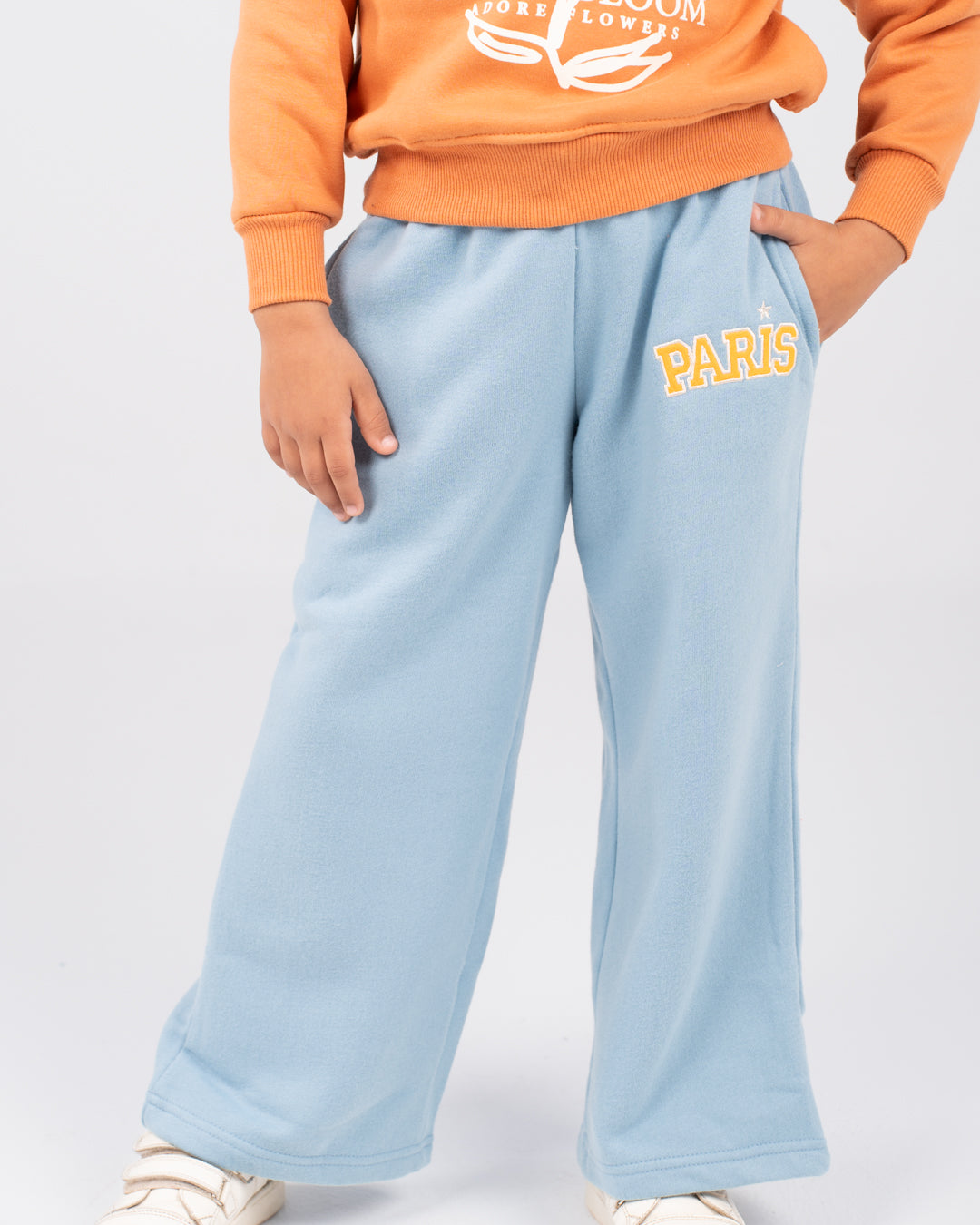 بنطال رياضي مطرز واسع الساق