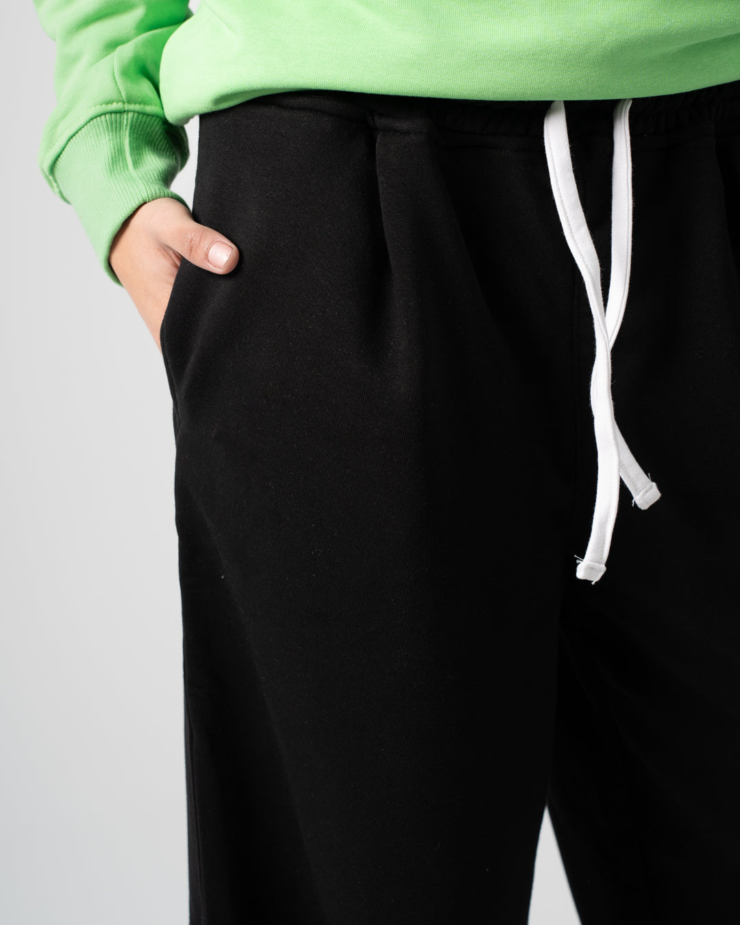 بنطلونات رياضية للبنات