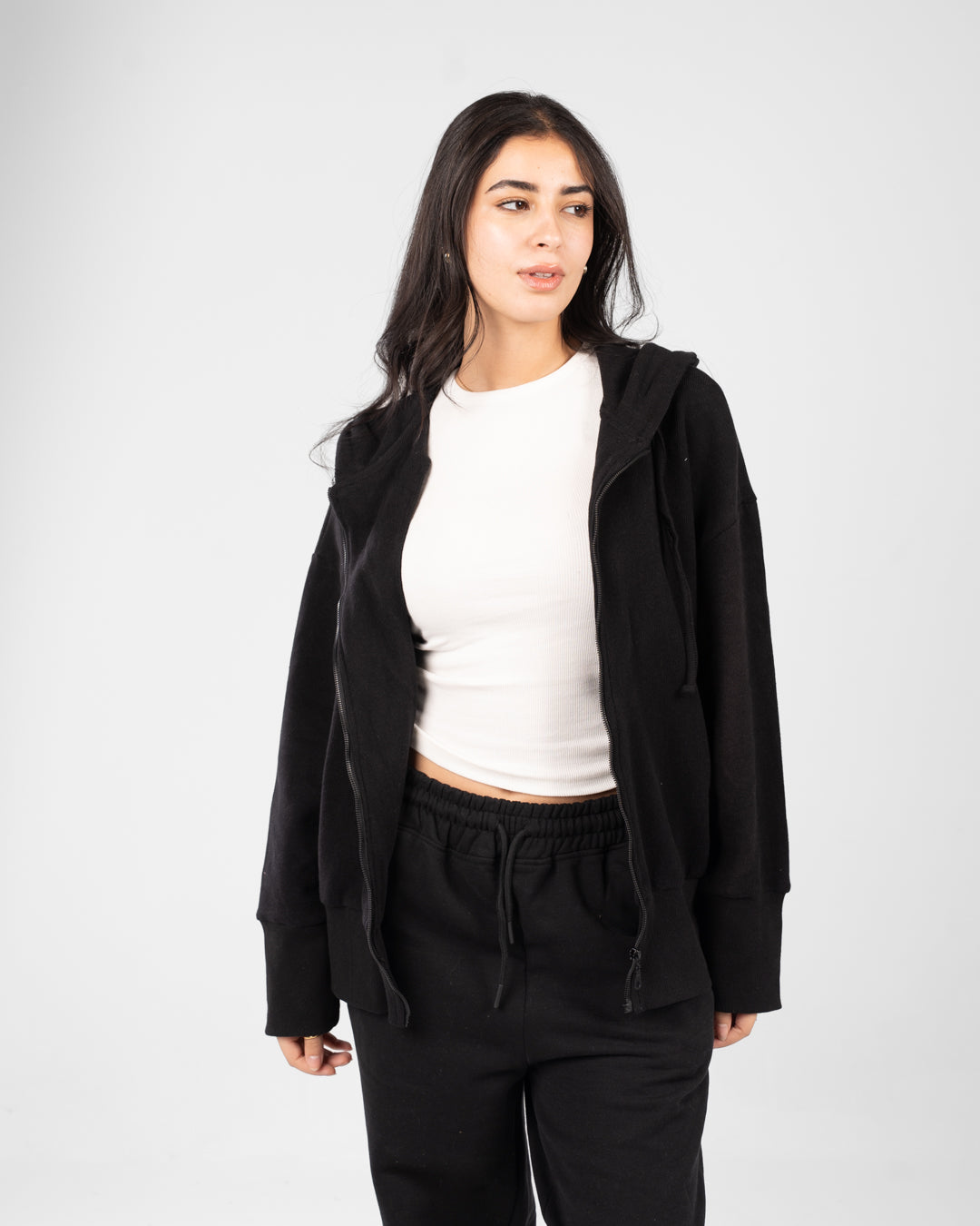 سويت شيرت نسائي أساسي بسحاب