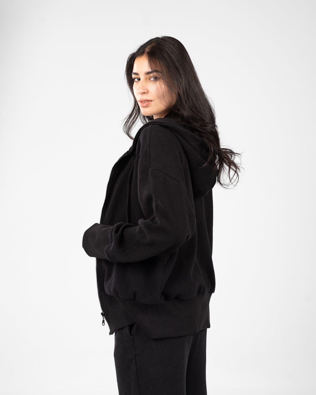 سويت شيرت نسائي أساسي بسحاب