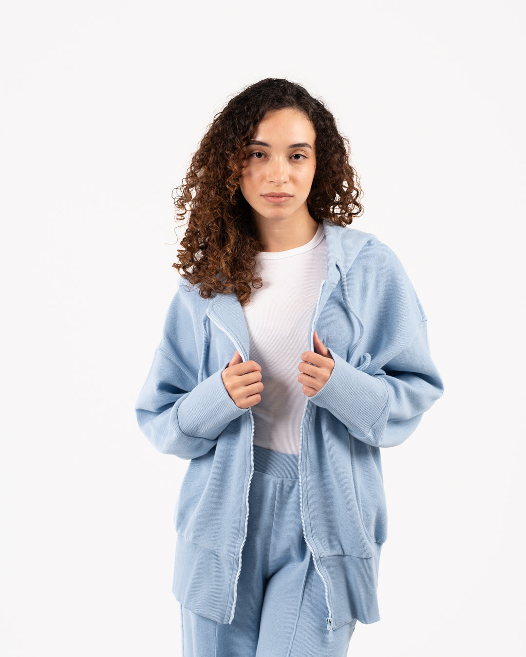 سويت شيرت نسائي أساسي بسحاب