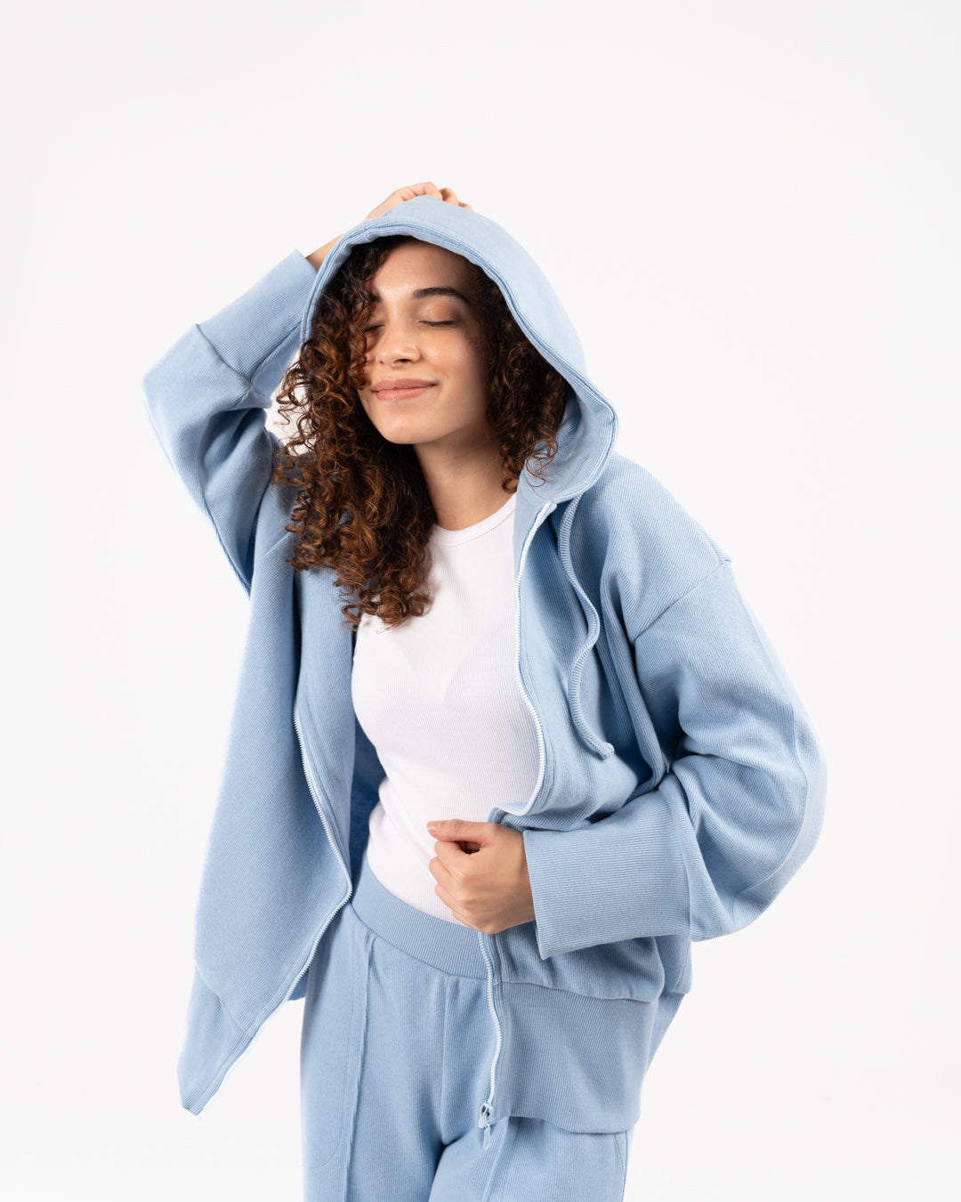 سويت شيرت نسائي أساسي بسحاب