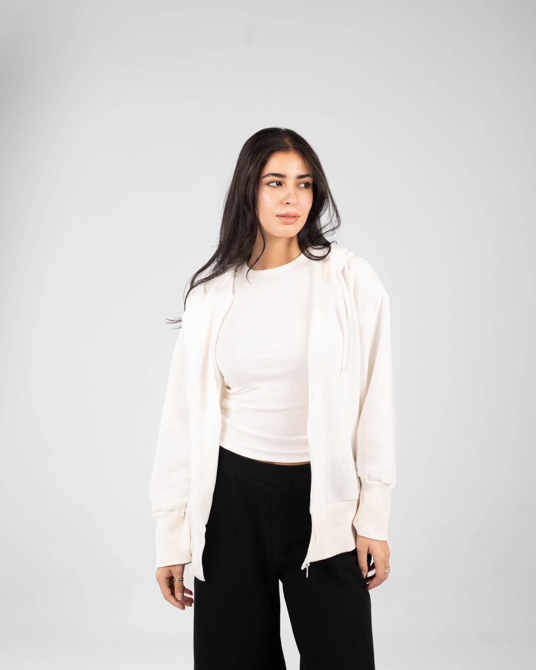 سويت شيرت نسائي أساسي بسحاب