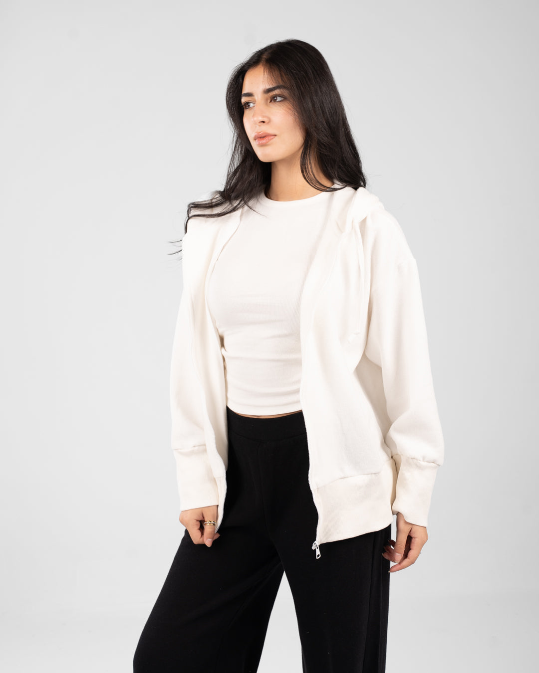 سويت شيرت نسائي أساسي بسحاب