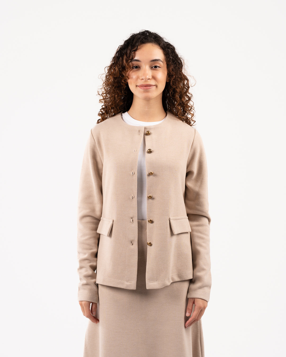 سترة نسائية بأزرار