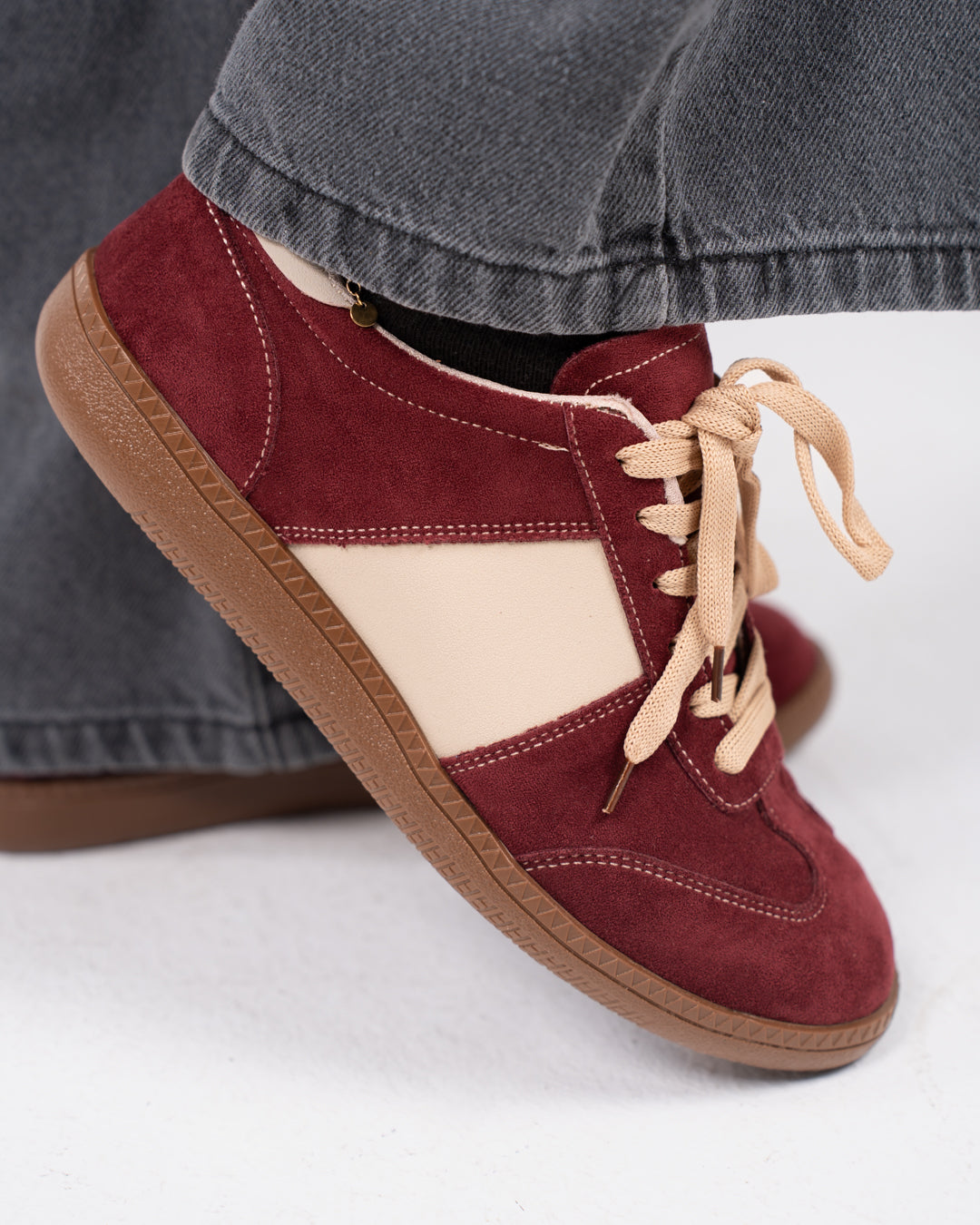 أحذية نسائية مسطحة