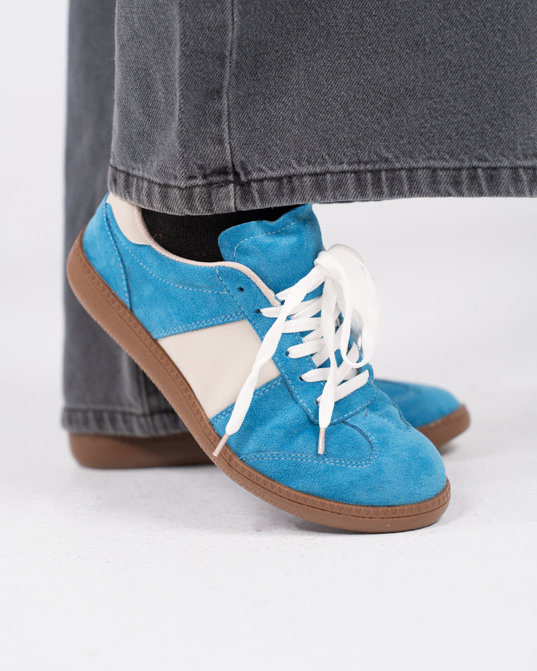 أحذية نسائية مسطحة