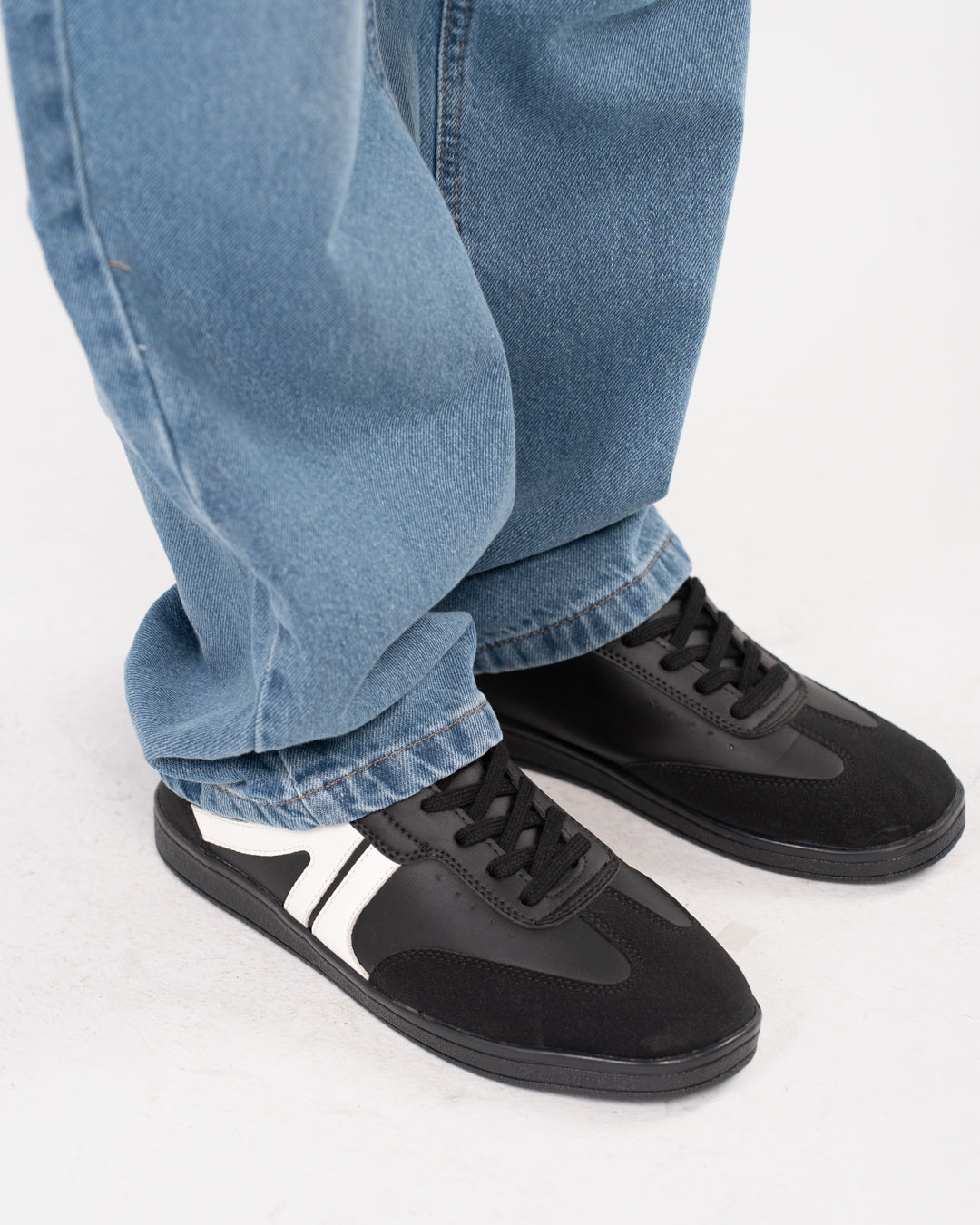 أحذية رياضية مسطحة للرجال