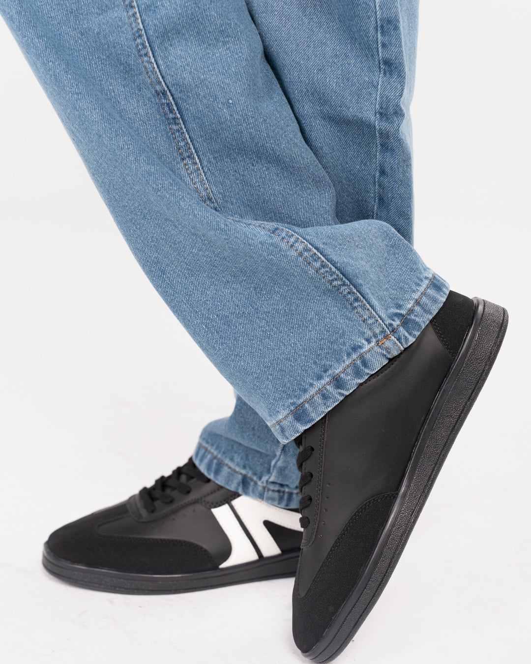 أحذية رياضية مسطحة للرجال