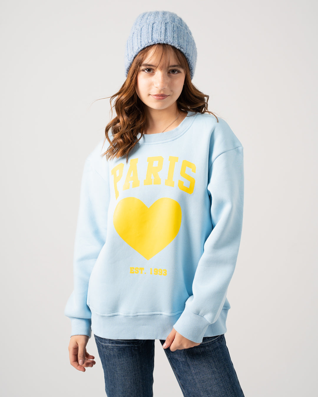 بلوزة برقبة دائرية مطرزة بشعار باريس