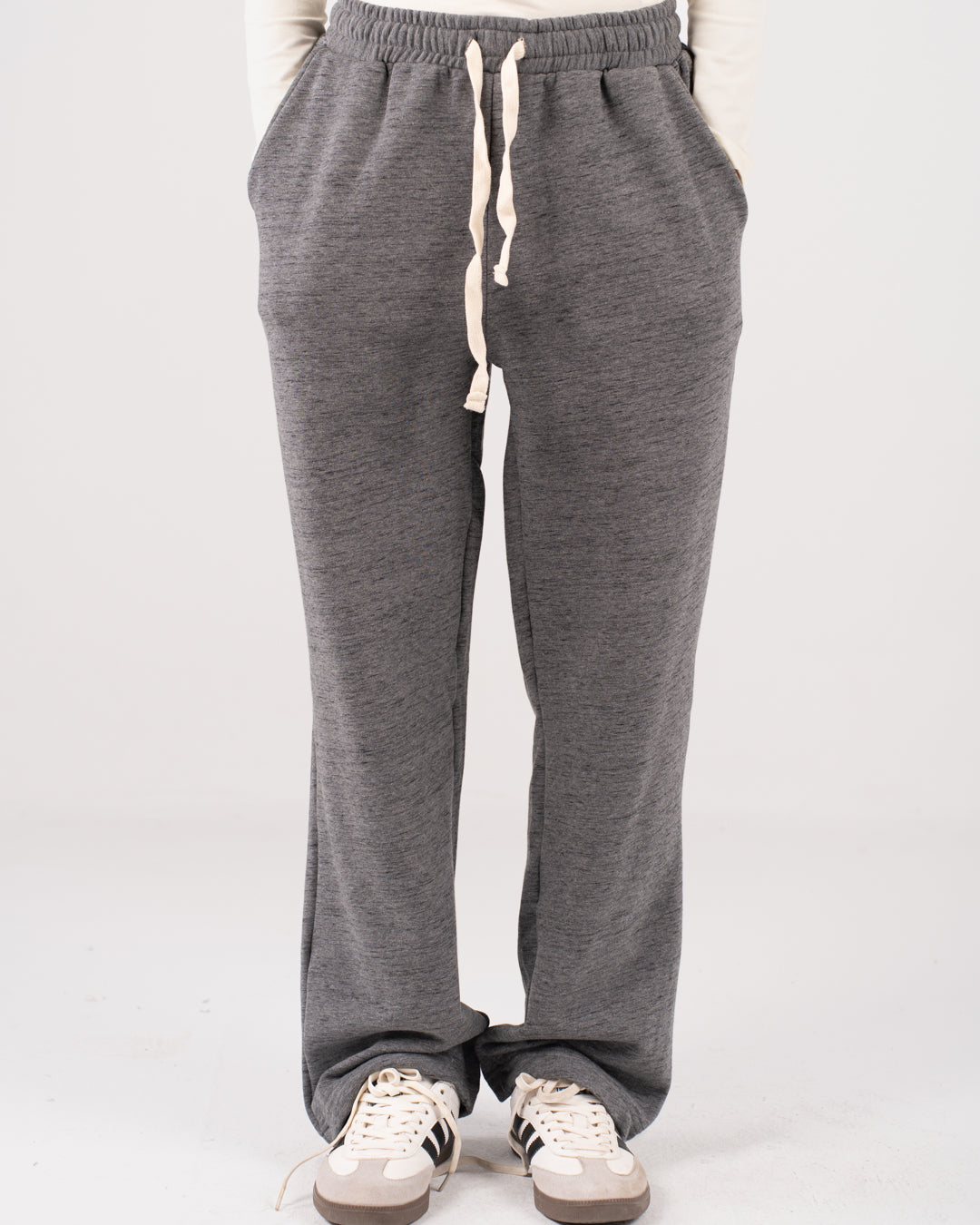 بنطلون رياضي أساسي للنساء