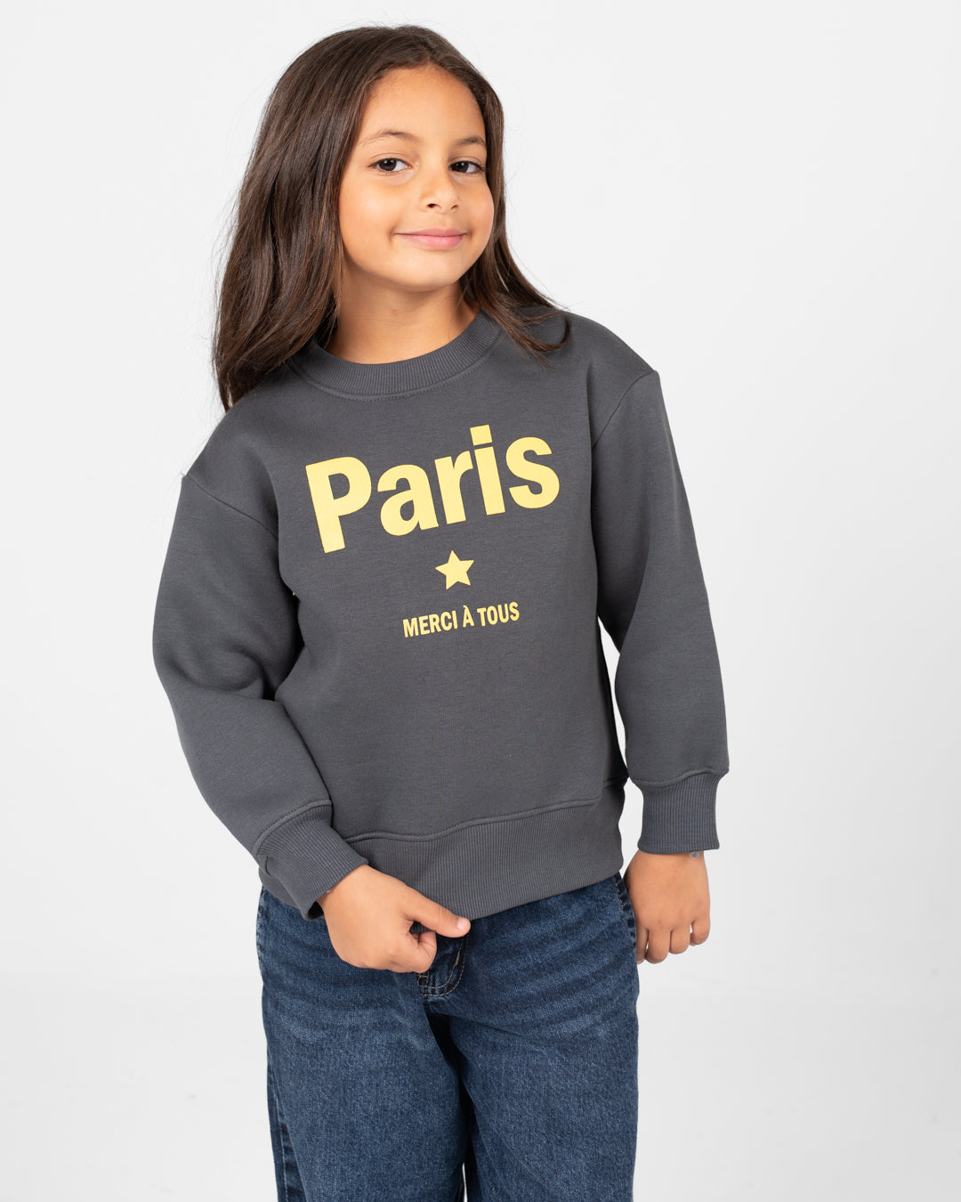 بلوزة برقبة دائرية مطرزة بشعار باريس