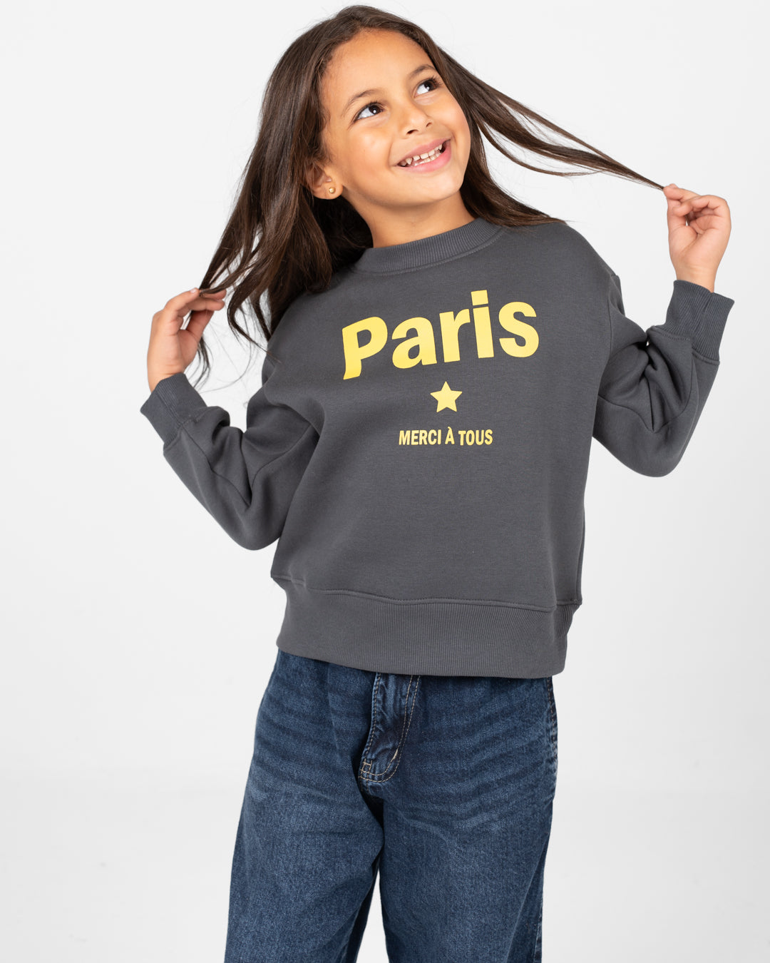 بلوزة برقبة دائرية مطرزة بشعار باريس