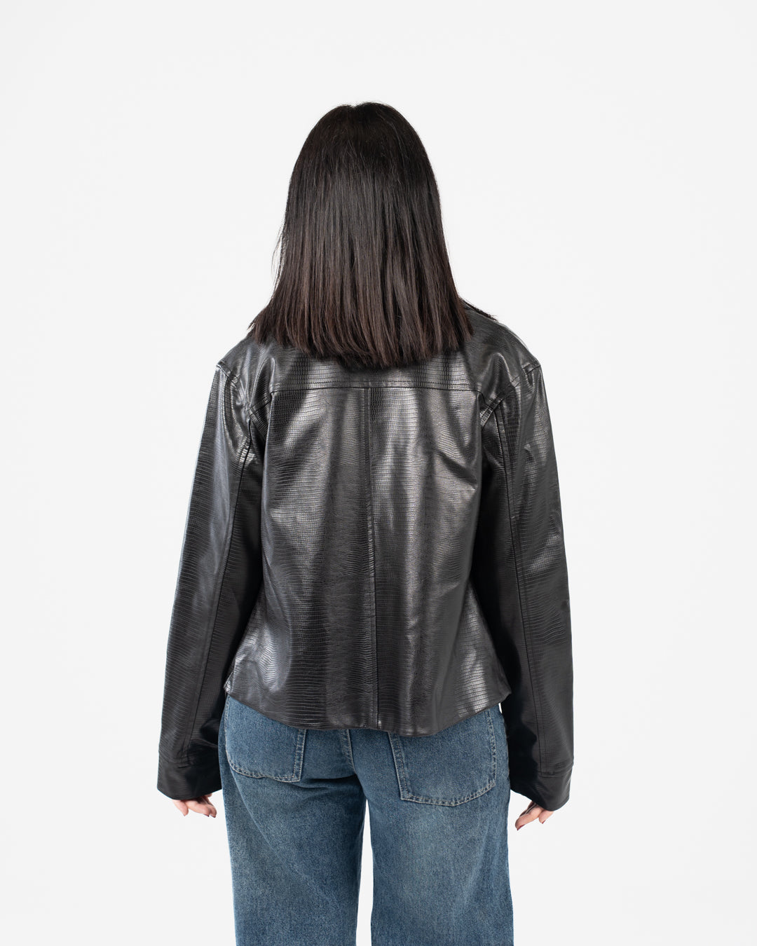 سترة جلدية نسائية