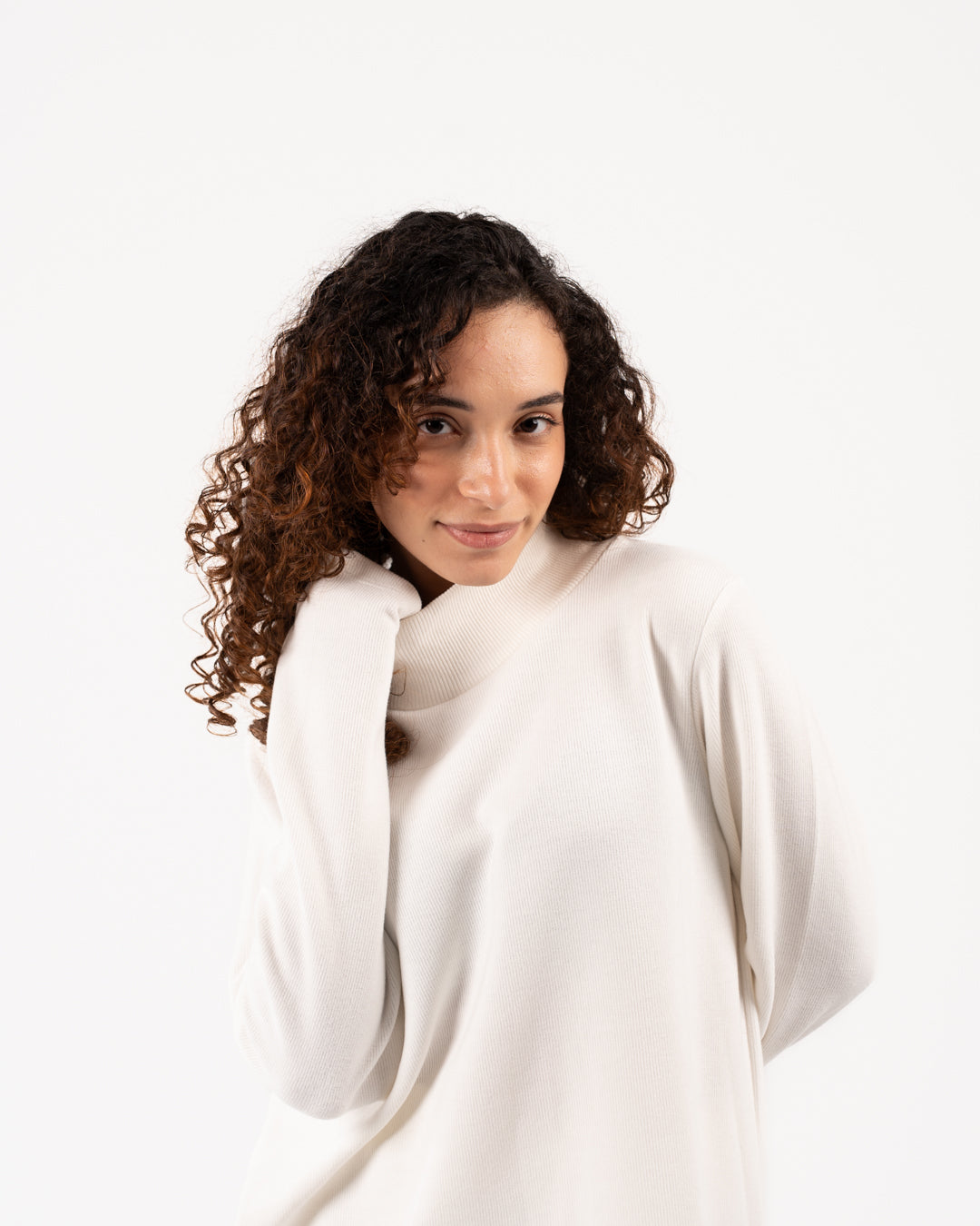 سترة نسائية من الكشمير برقبة عالية