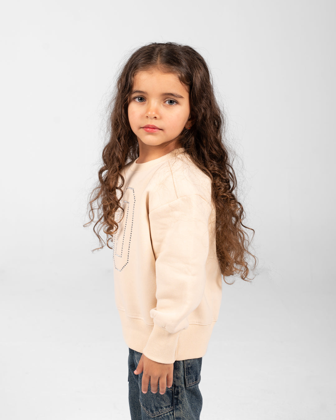 سويت شيرت بناتي برقبة دائرية بطبعة 80