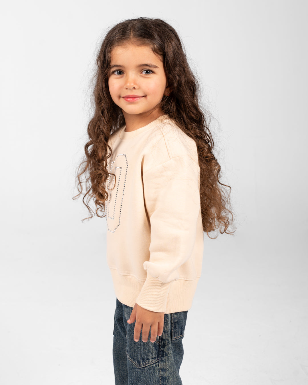 سويت شيرت بناتي برقبة دائرية بطبعة 80