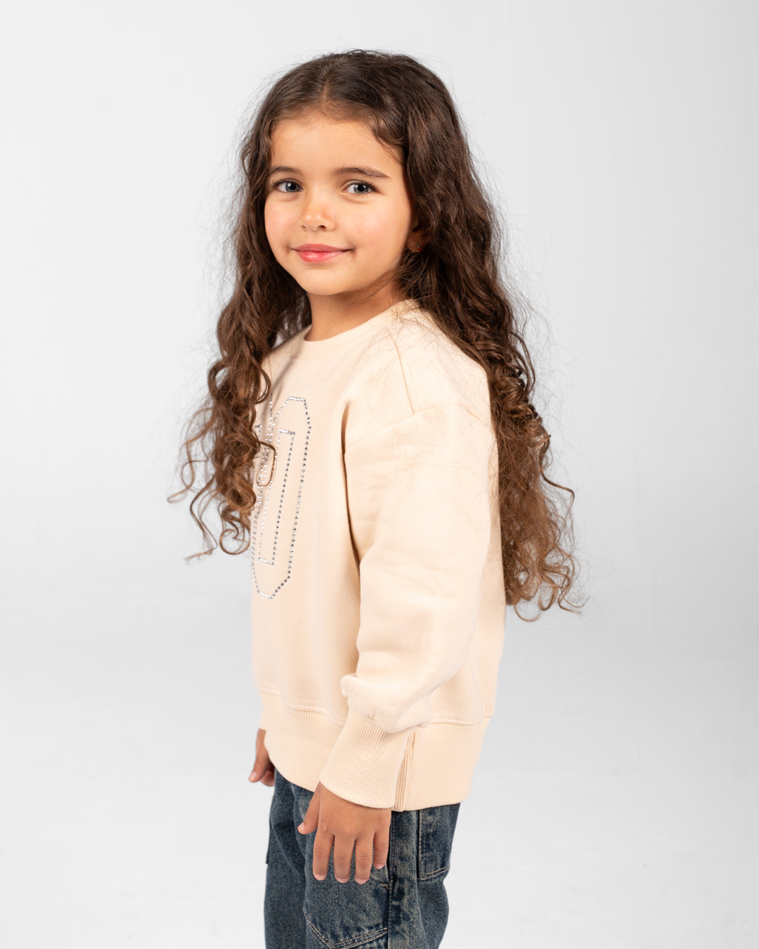 سويت شيرت بناتي برقبة دائرية بطبعة 80