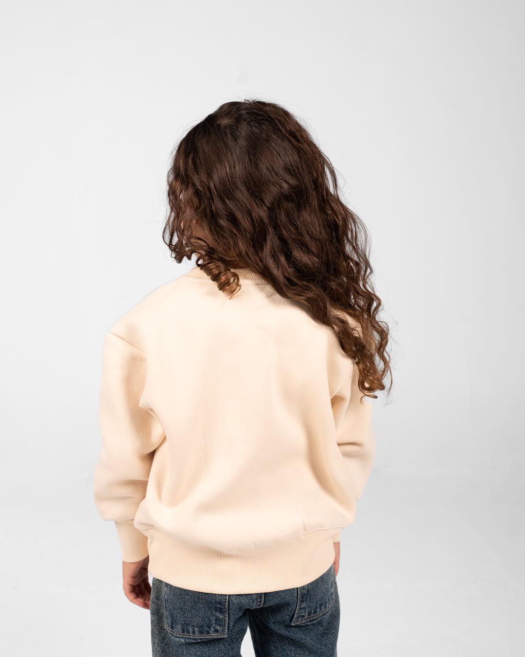 سويت شيرت بناتي برقبة دائرية بطبعة 80