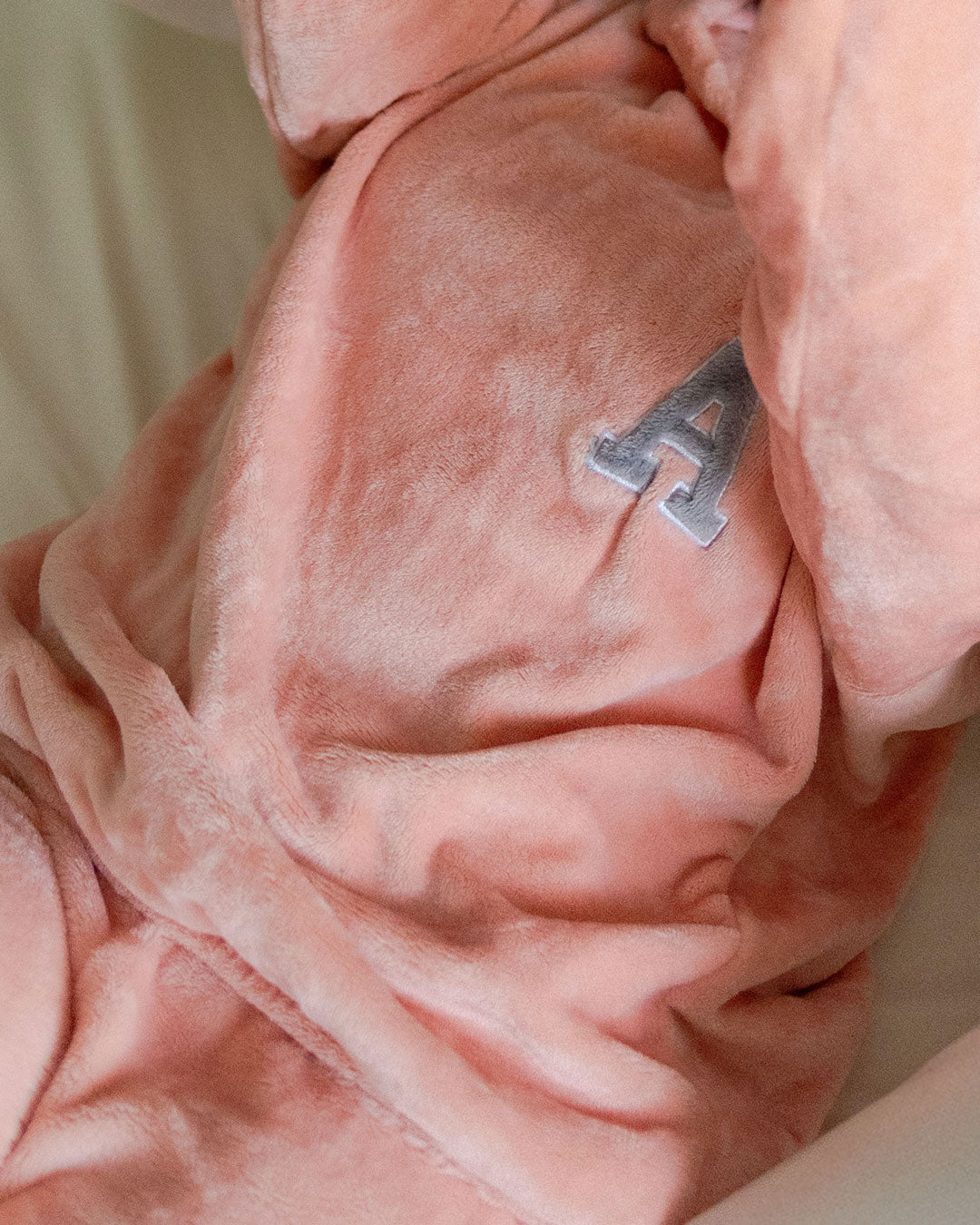 بيجامات نسائية مطرزة